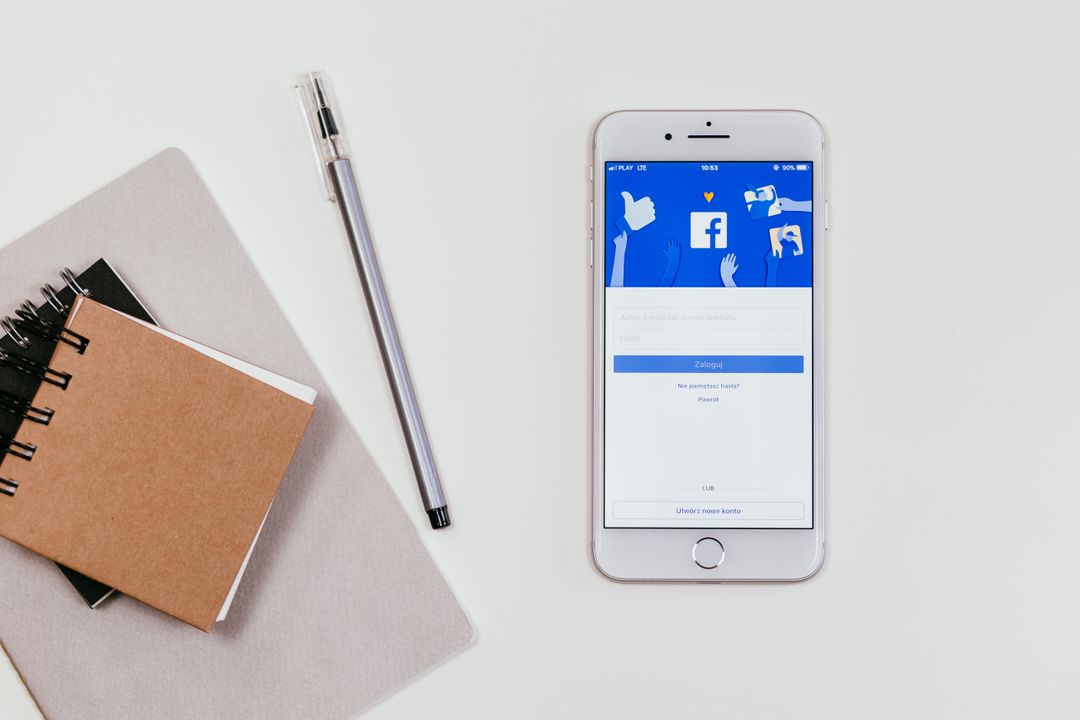 facebook ad image size - Mobile feed and desktop feed preview comparison