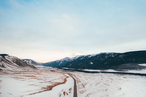 Immagine gratuita di campagna, cielo azzurro, coperto di neve