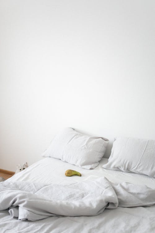 ベッド, 垂直ショット, 家具の無料の写真素材