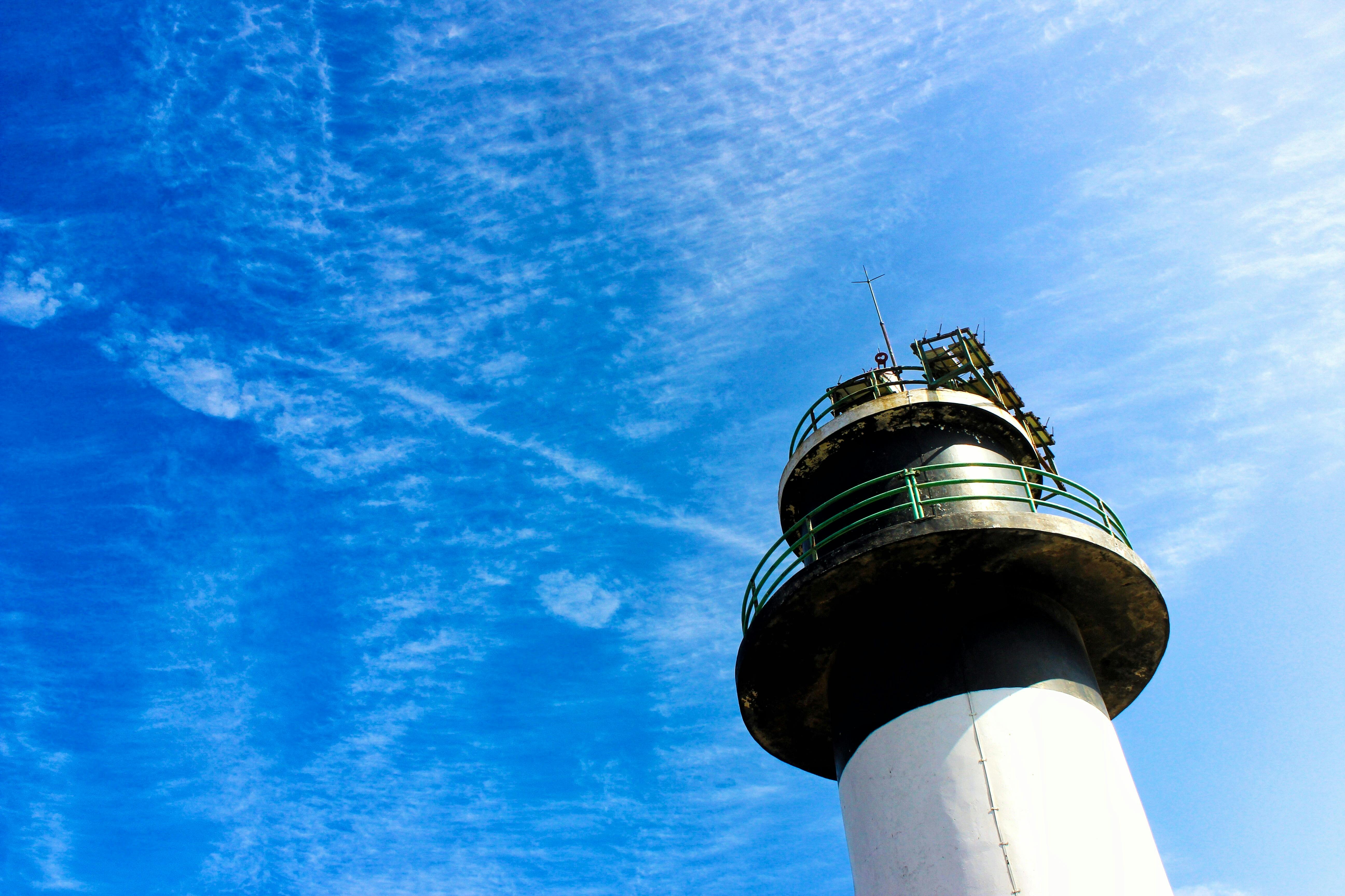 Down Viewing Lightpost · Free Stock Photo