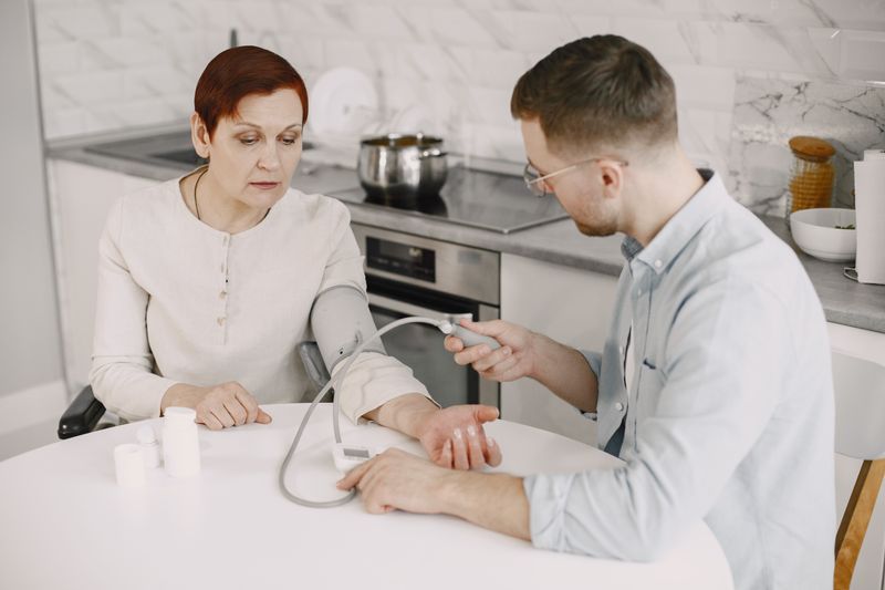 Physiotherapie Hausbesuche: Wann lohnt sich die Behandlung zuhause? (2026 Ratgeber)