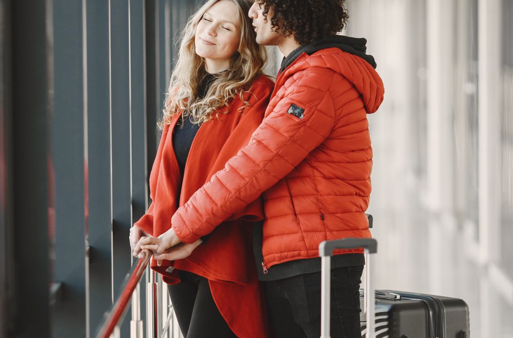 Online dating: starting a conversation on a niche platform