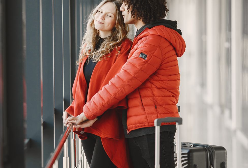 Online dating: starting a conversation on a niche platform