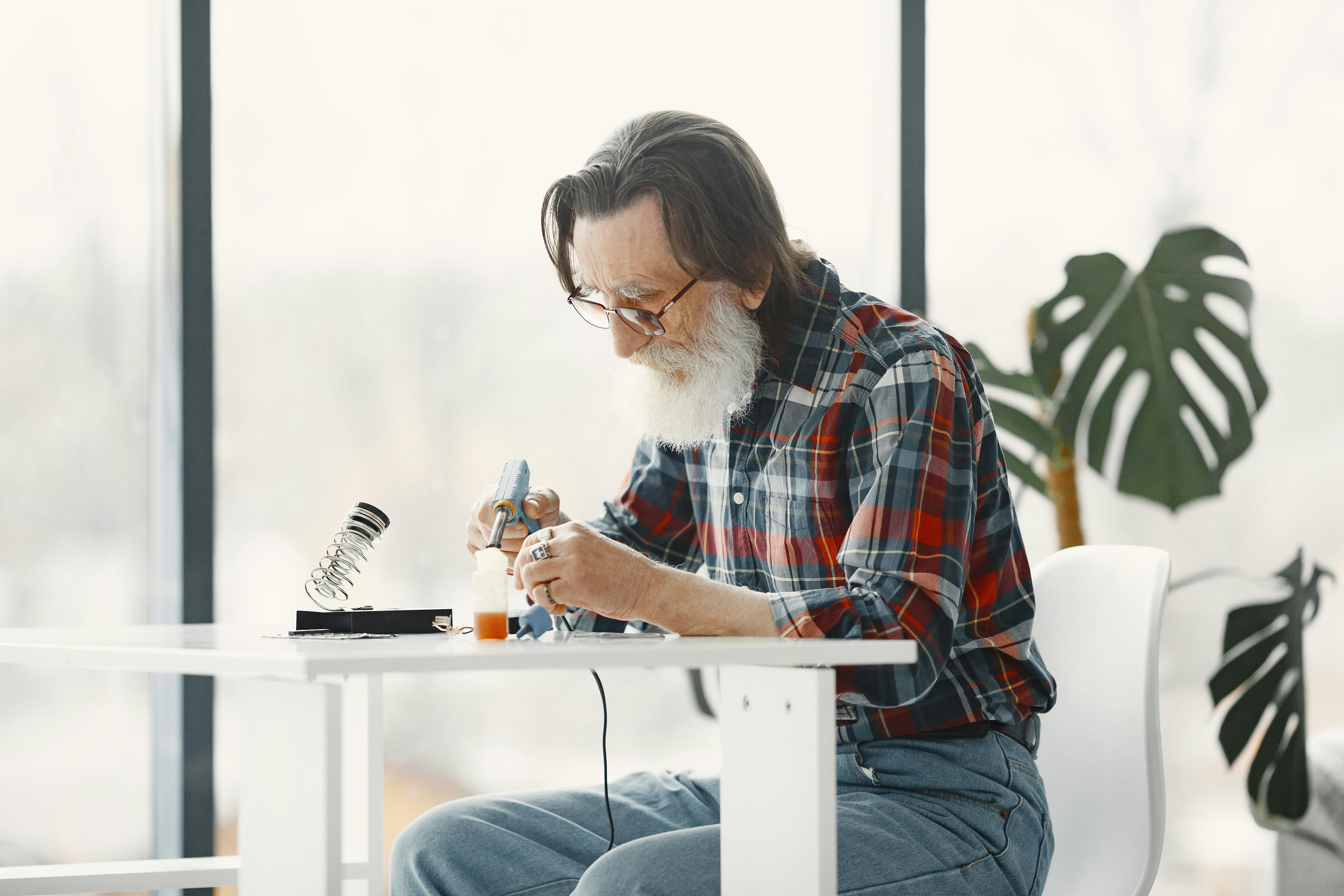 Repairable Electronics: How Modular Tech and Right to Repair Are Redefining Consumer Devices — Photo by Gustavo Fring on Pexe