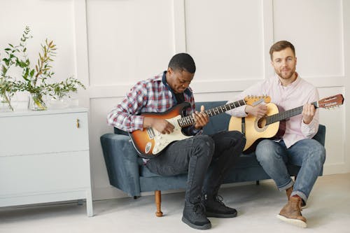 Foto profissional grátis de fechar-se, homens, instrumentos musicais