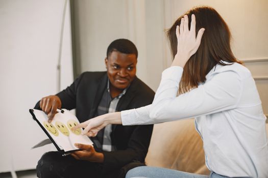 Cách Những Lời Đổ Lỗi Của Bạn Đang Cản Trở Hạnh Phúc