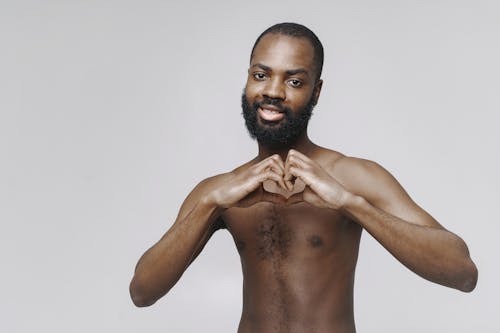 Безкоштовне стокове фото на тему «афроамериканський чоловік, без сорочки, бородатий»