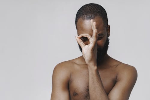 Безкоштовне стокове фото на тему «афроамериканський чоловік, без сорочки, впритул»