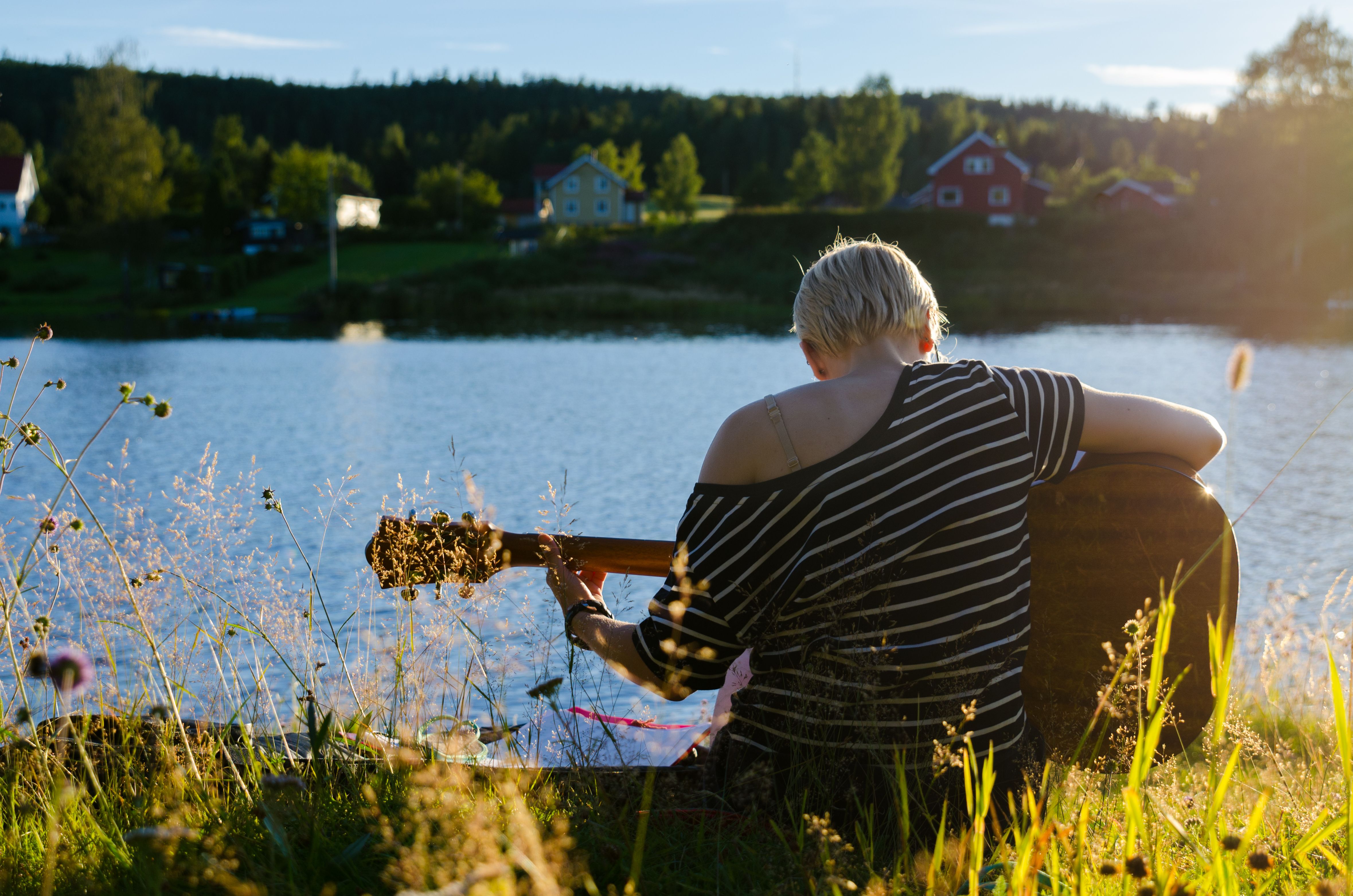 Gentle rhythms around a slow evening stroll — a gentle guide
