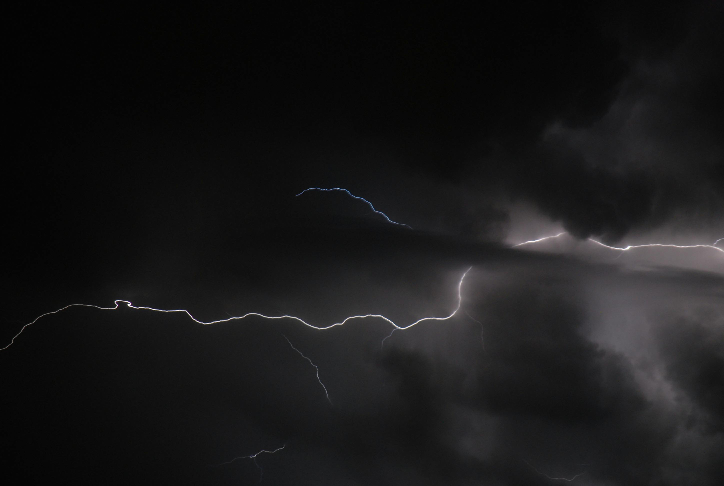 Lightning on Dark Sky · Free Stock Photo