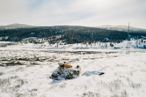 Foto d'estoc gratuïta de a l'aire lliure, abandonat, cobert de neu