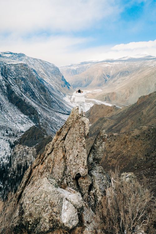 Free A stunning aerial view of the snowy Altai Mountains, capturing winter's beauty. Stock Photo