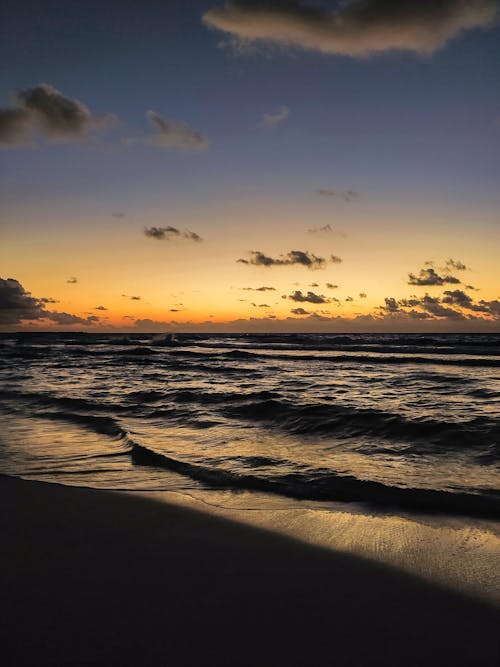 Free Photo of an Ocean During Sunset Stock Photo