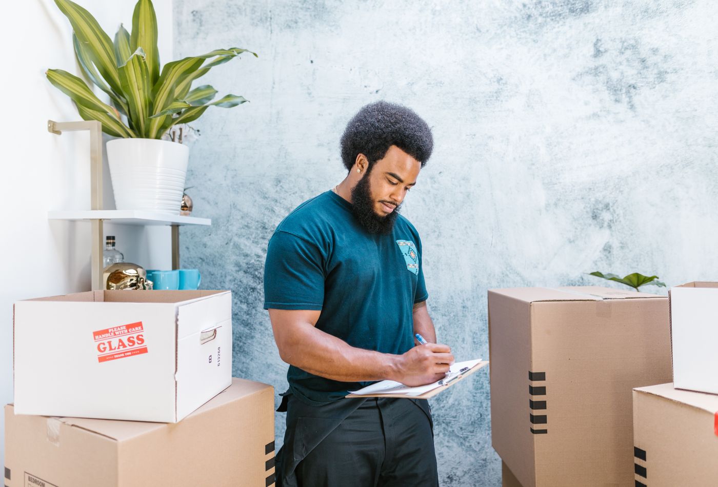 Packing inventory and customs documents for a Hong Kong to Canada move