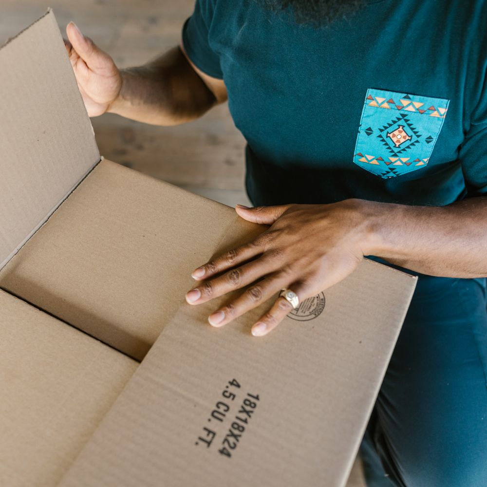 Dobcross — professional packers wrapping and boxing belongings