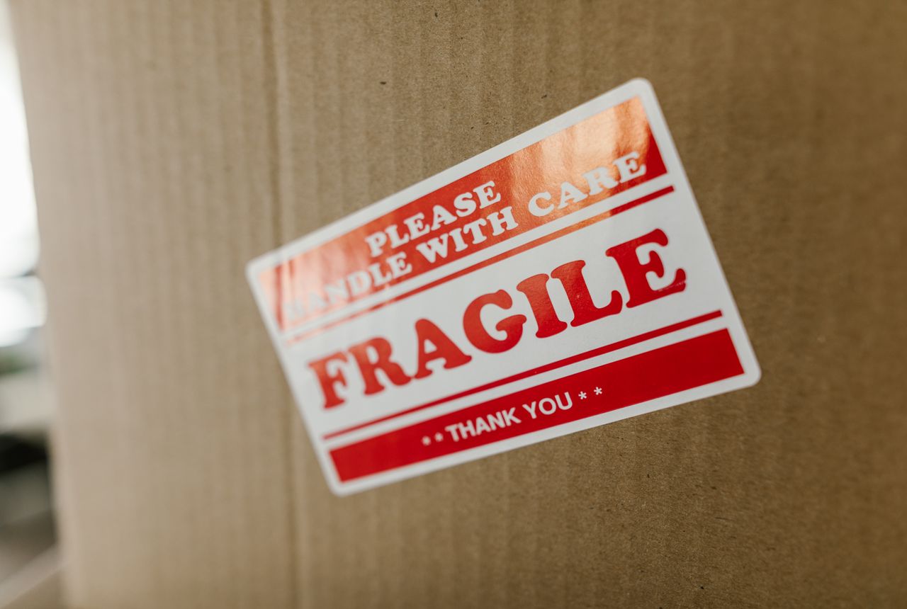 Packing services Sharpness — removals work in progress