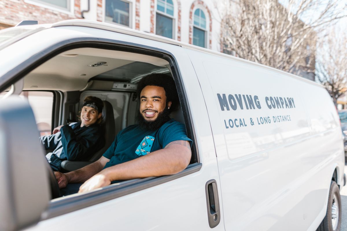 SwiftHaul Moving professionals helping with a South Philadelphia rowhome move