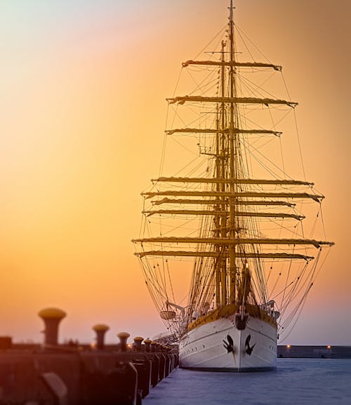 Ücretsiz Beyaz Galon Gemi Stok Fotoğraflar