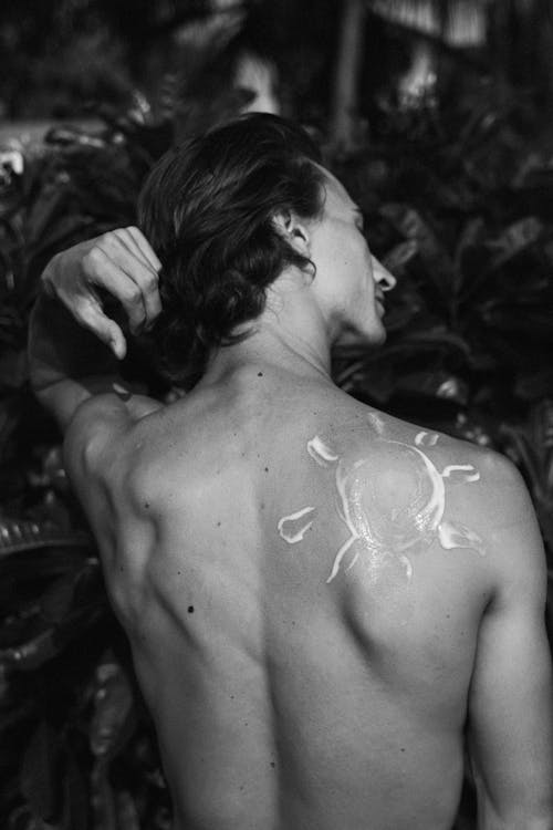 Free Grayscale Photo of Shirtless Man Stock Photo