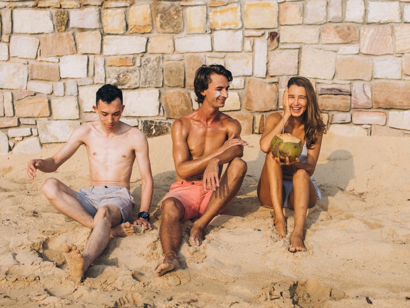 pexels-photo-7466785 Bien-Être en Maillot : Les Secrets de Lauren Huyskens pour un Été Top