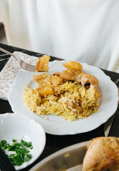 Free Delicious chicken biryani served on a ceramic plate, capturing the essence of Turkish cuisine. Stock Photo