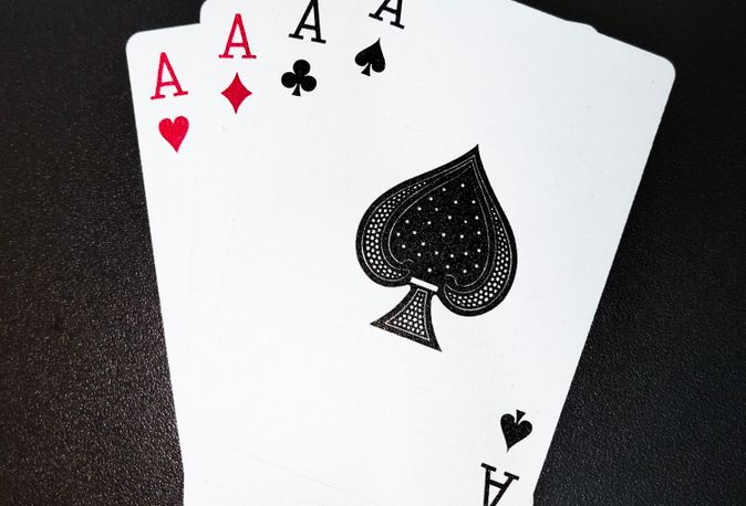 Online Casino: Spielautomaten und Live-Spiele im Überblick