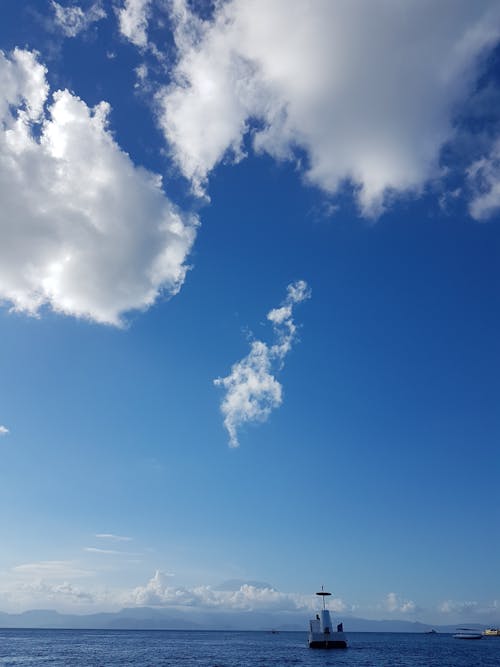 구름 위, 유람선, 푸른 바다의 무료 스톡 사진