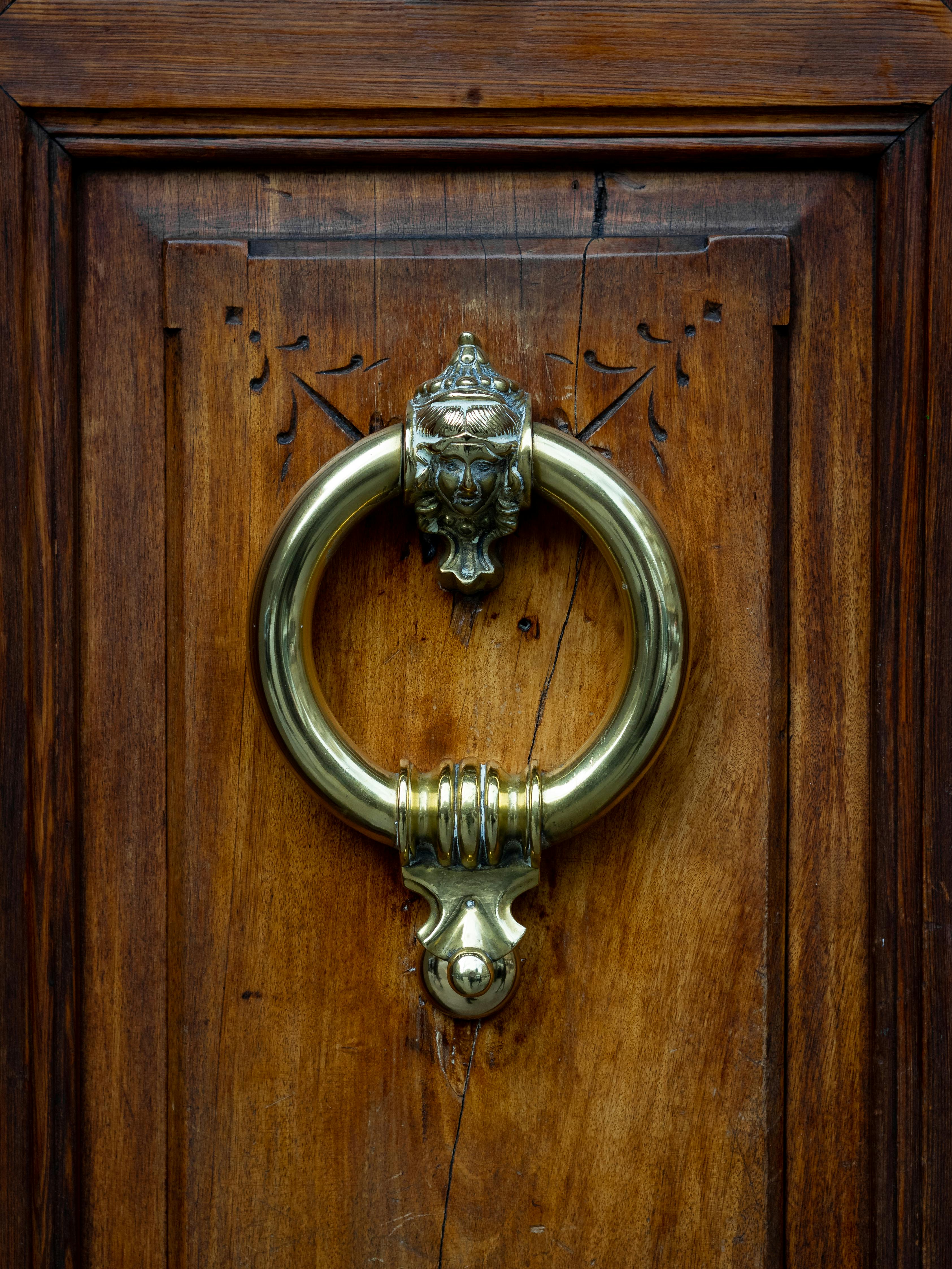 4,783 Door Knocker Stock Photos, High-Res Pictures, and Images - Getty  Images