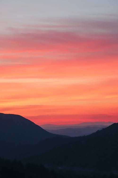 Fotos de stock gratuitas de cielo hermoso, horizonte, montañas
