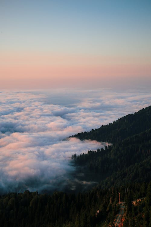 Gratis lagerfoto af bjergside, droneoptagelse, lodret skud