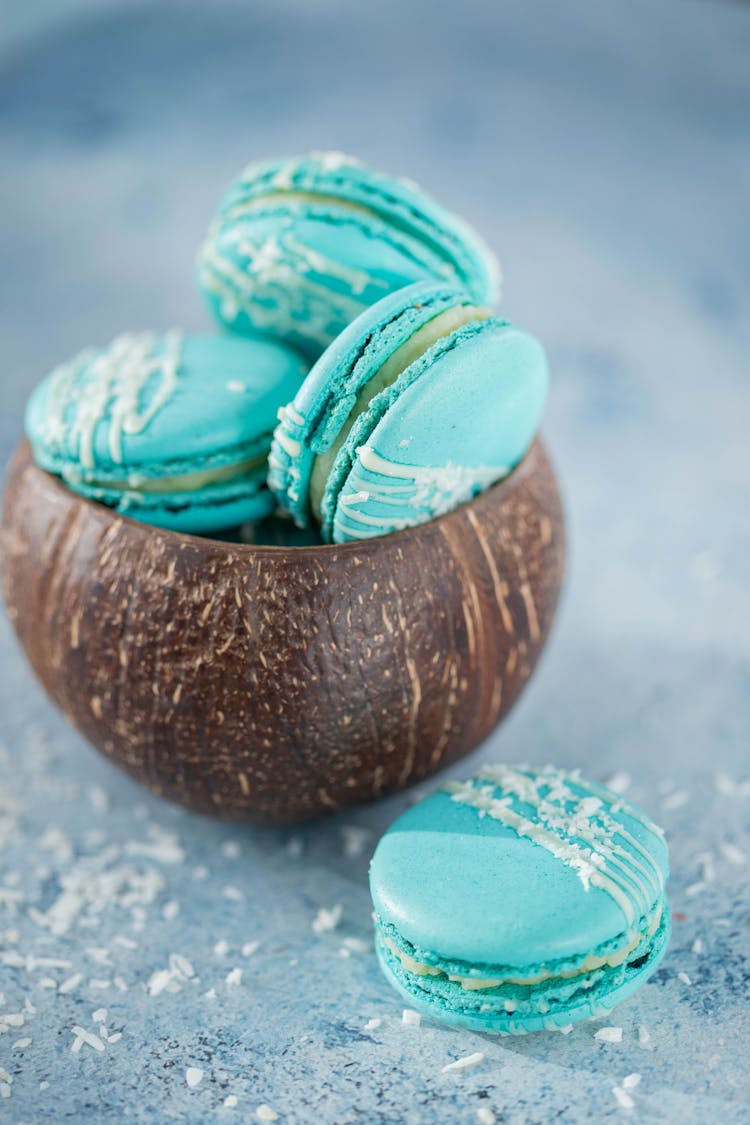 Sweet Turquoise Macaroons In Wooden Cup