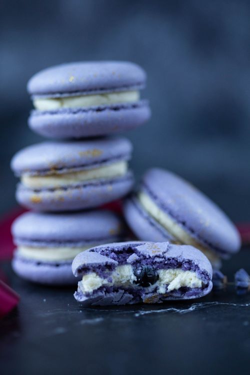 Free Sweet delicate appetizing purple macaroons on table on blurred background in daylight in kitchen Stock Photo