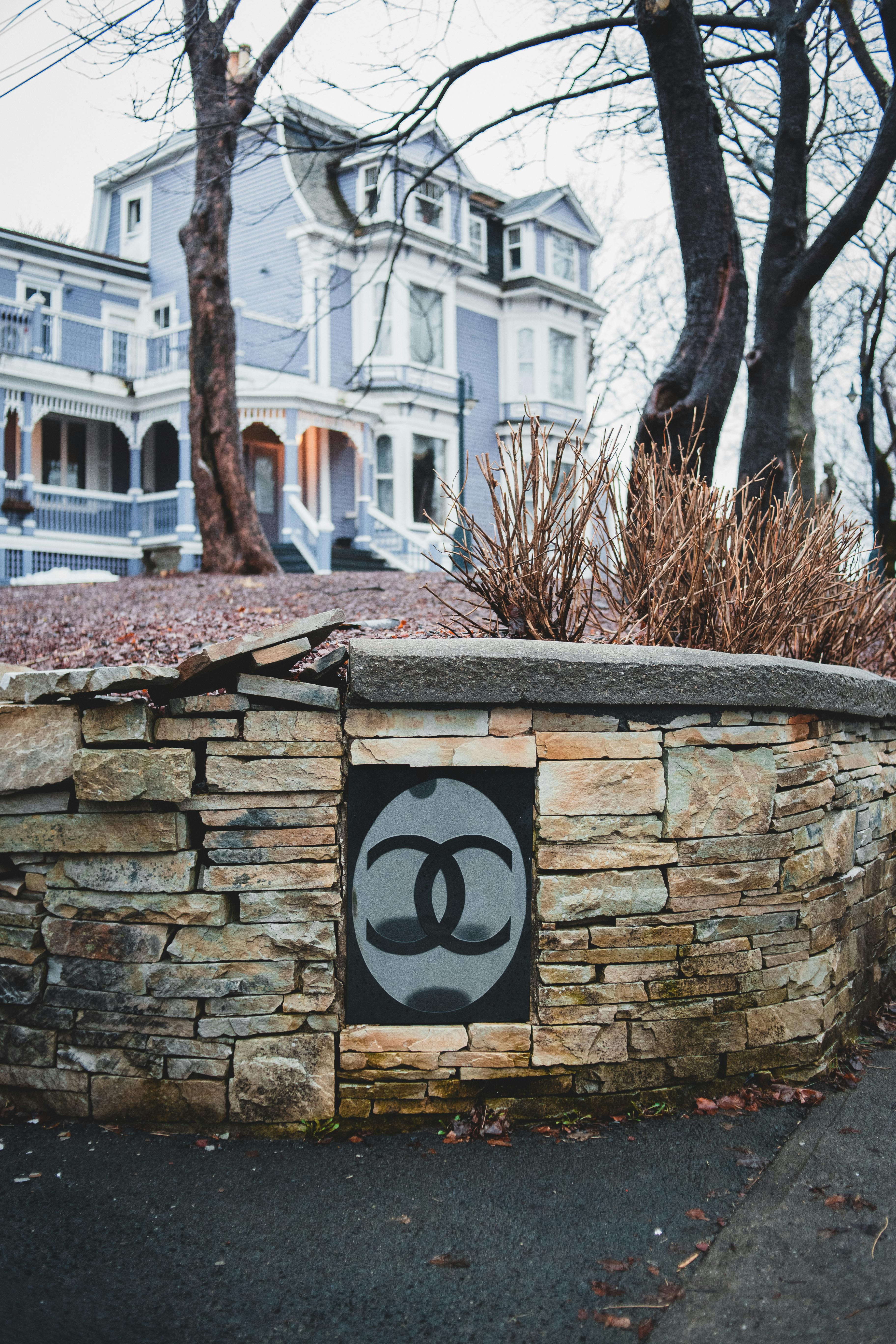 Photo by Erik Mclean