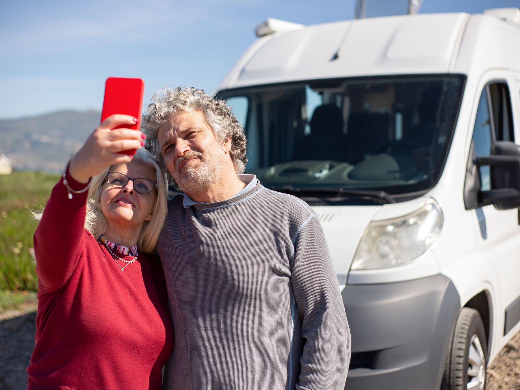 Lochwinnoch — man and van team loading a removal van