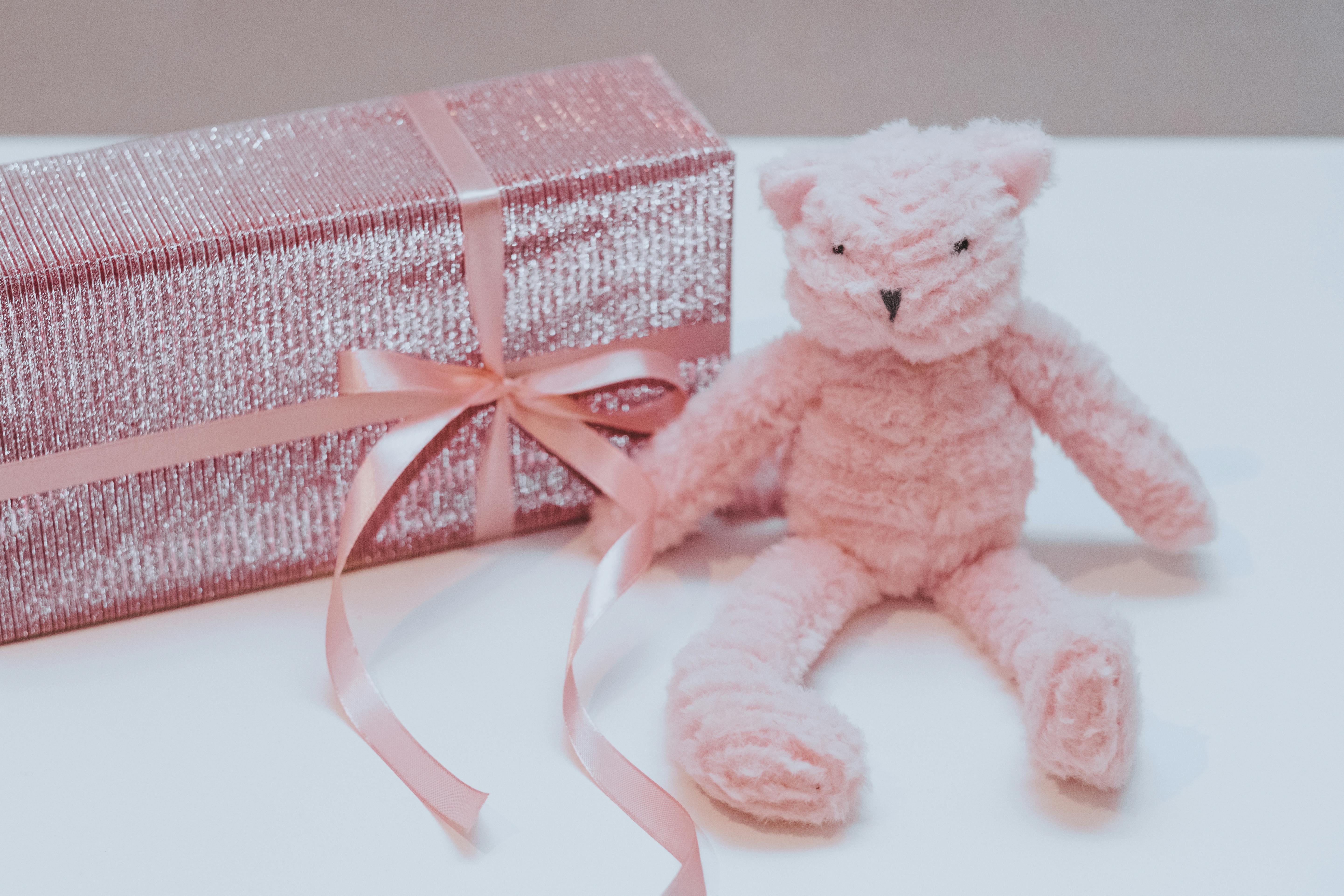 Premium AI Image  Isolated teddy bear toy in a craft box set on a pink  background Vertical Mobile Wallpaper