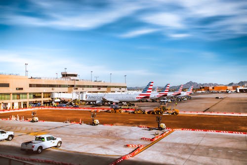 Gratis stockfoto met blauwe lucht, luchthaven, vliegtuigen