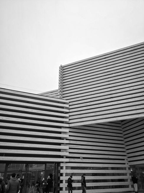Black and white photo of a modern building with people walking, located in Eskişehir, Türkiye.