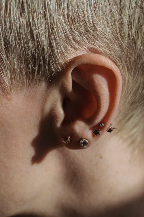 Significado del piercing en la oreja izquierda de una mujer - 5 - mayo 2, 2022
