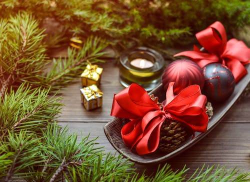 Bolas De Natal Em Cima Da Bandeja