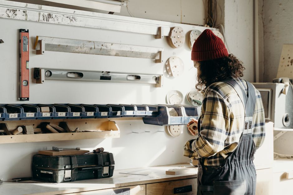 What Tools Do Professional Woodworkers Use for Outdoor Projects?