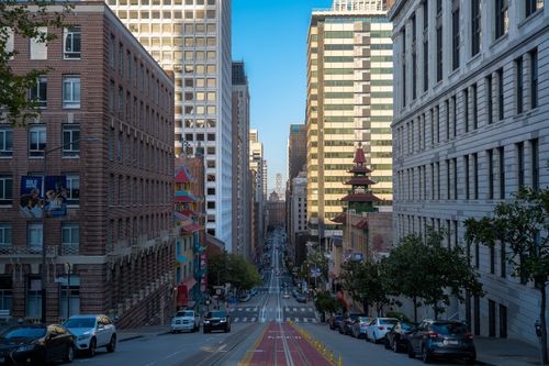 Free A bustling view of San Francisco's downtown streets with diverse architecture and city life. Stock Photo