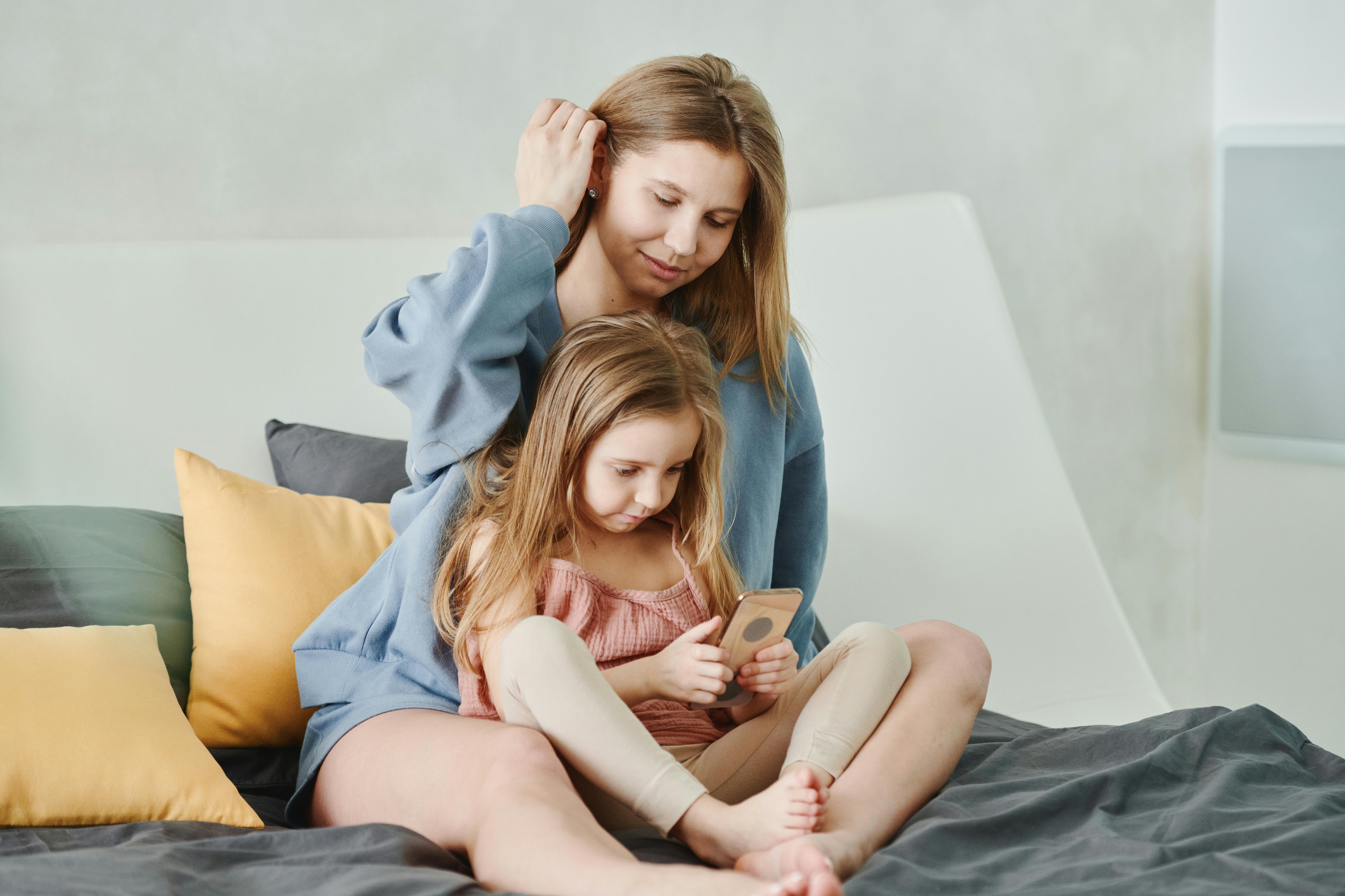 生活：過年期間全家低頭滑手機？情緒與孤獨感恐加劇！