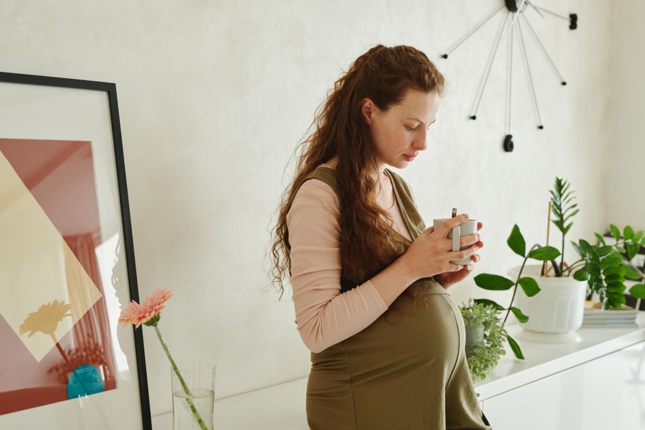 pregnant woman herbal tea
