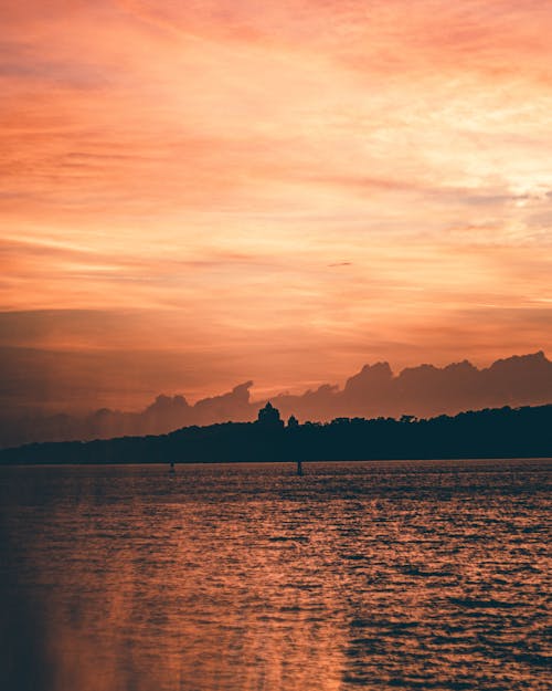 бесплатная Бесплатное стоковое фото с багровое небо, вертикальный выстрел, восход Стоковое фото