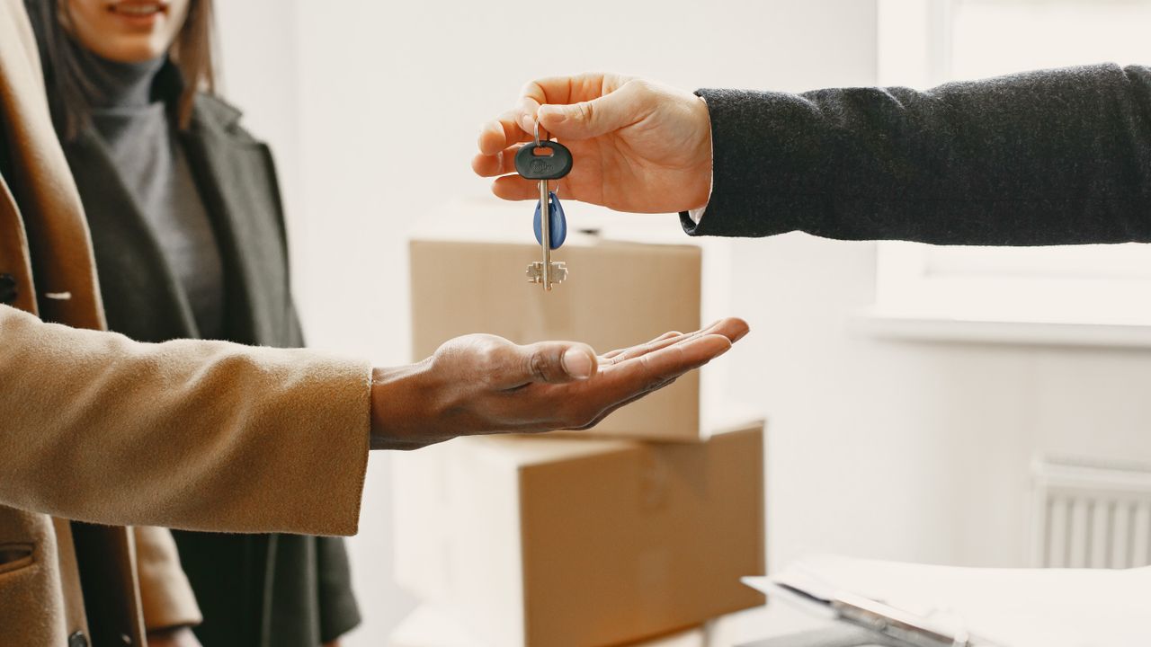Family property inspection before moving Home inspection and property review before a family commits to housing