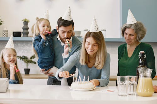 Gratis stockfoto met affectie, cake, familie