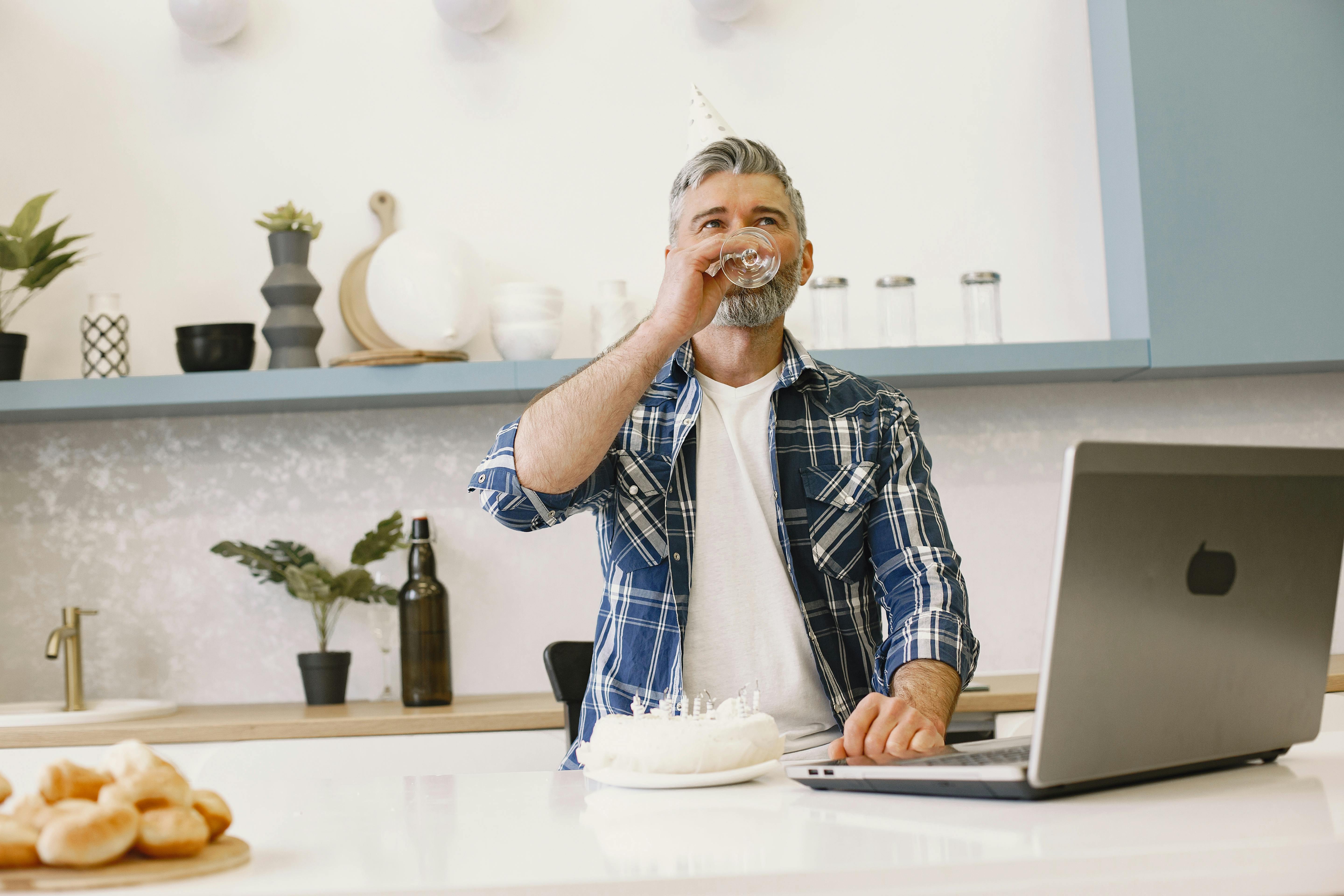 Career Change Statistics By Age, Industries, Seniority and Experience — Photo by Gustavo Fring on Pexels