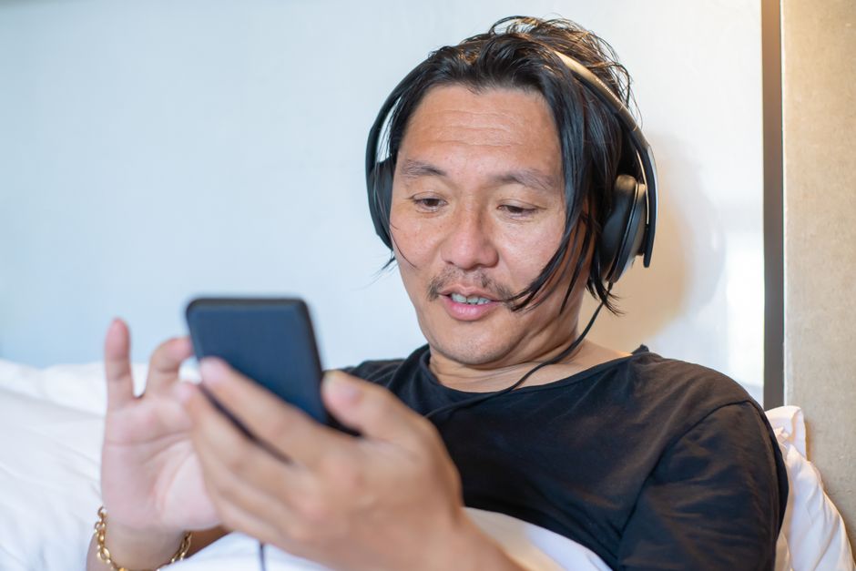 深夜に刺さった日本語ポッドキャストランキング2026春、結局1位は誰だっけ?