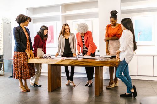 Free A diverse group of women collaborating on a project in a modern office setting. Stock Photo