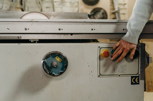 Fotobanka s bezplatnými fotkami na tému drevený, les, okružná píla